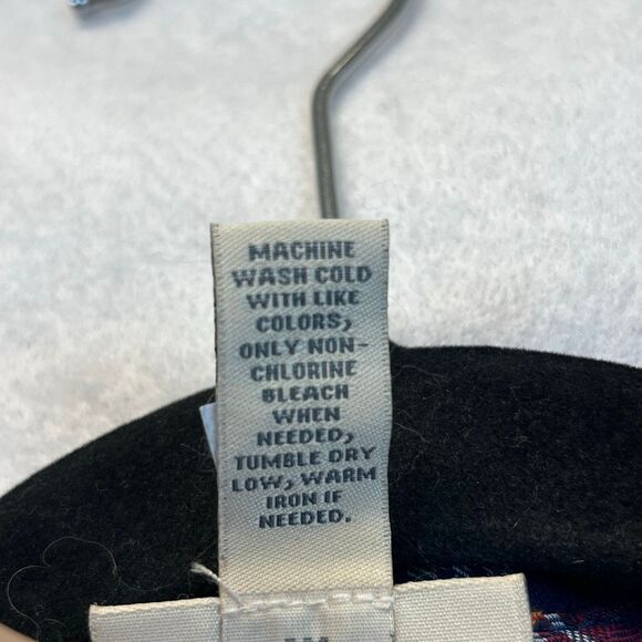 ST. JOHN’S BAY Women’s Classic Shirt XL Navy Tartan Plaid Long Sleeve Cotton NEW - Picture 6 of 15